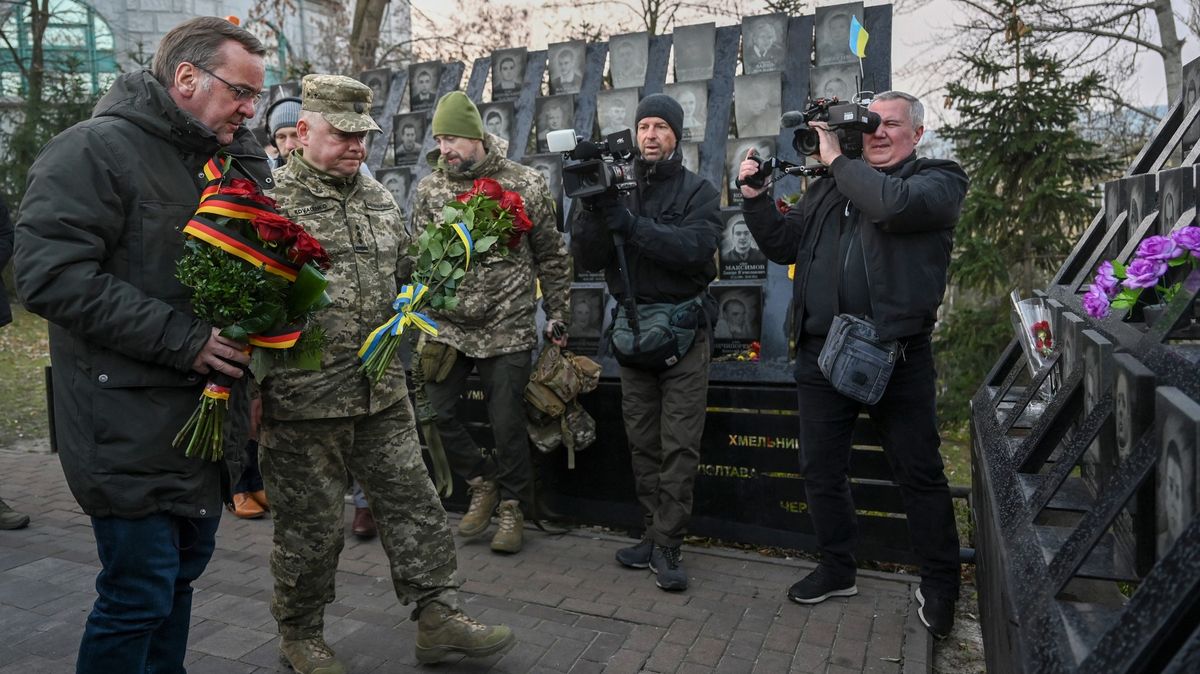 In Kiew sicherte Pistorius Selenskyj die Unterstützung Berlins zu.  Das machen auch deutsche Waffengeschäfte.